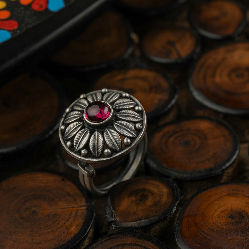 925 Oxidised Round & Leaf Ring