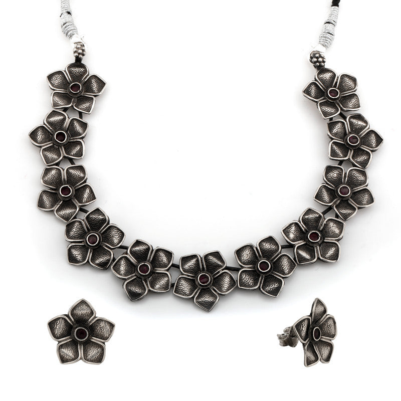 Close-up of 925 Oxidised Silver Petal Structured Necklace – detailed silver design for festive occasions