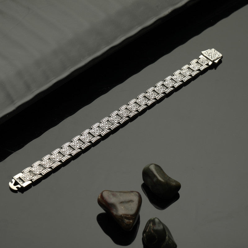 925 Silver Bens Bracelet with Bold Chain Link Design displayed on surface"