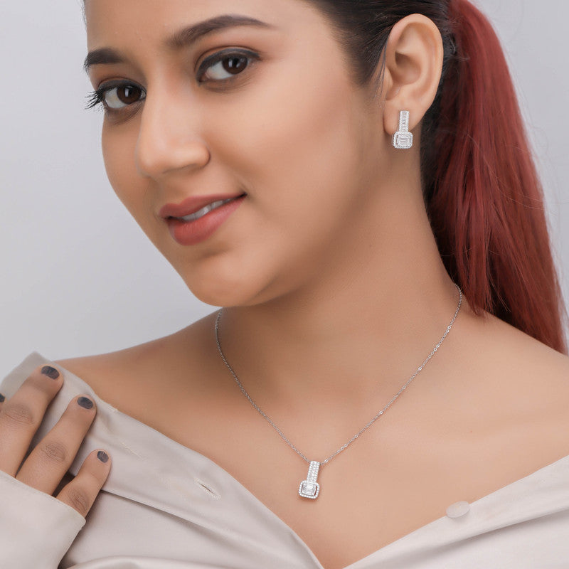 Woman wearing 925 silver bottle pendant set – stylish ethnic jewelry