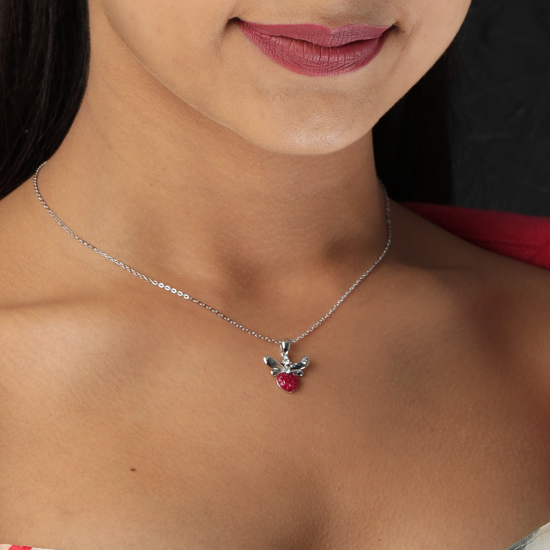 Model wearing 925 Silver Bumble Bee Pendant – graceful and lightweight sterling silver jewellery for women.