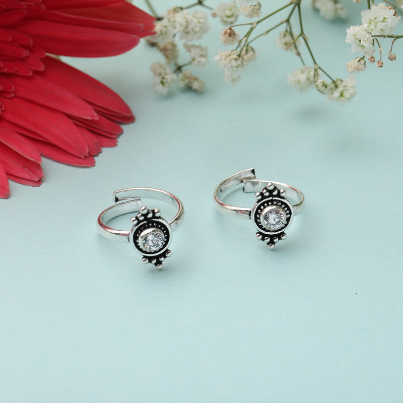 925 silver crystal toe ring displayed with props – gemstone silver accessory
