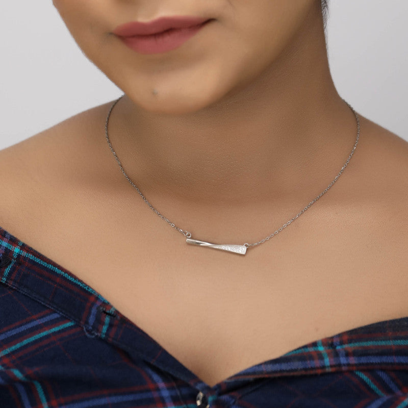 Festive styling with 925 Silver Cuboid Bar Pendant – modern silver accessory for ethnic and western outfits.