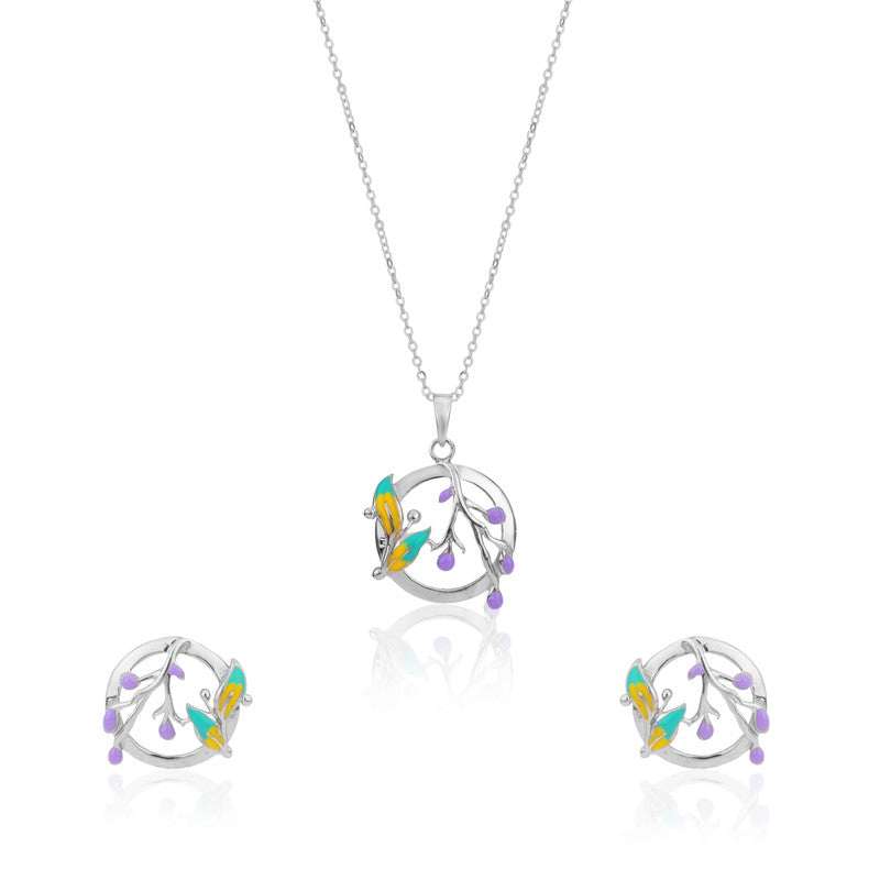925 Silver Cute Flower Pendant Set on white background – elegant silver jewelry