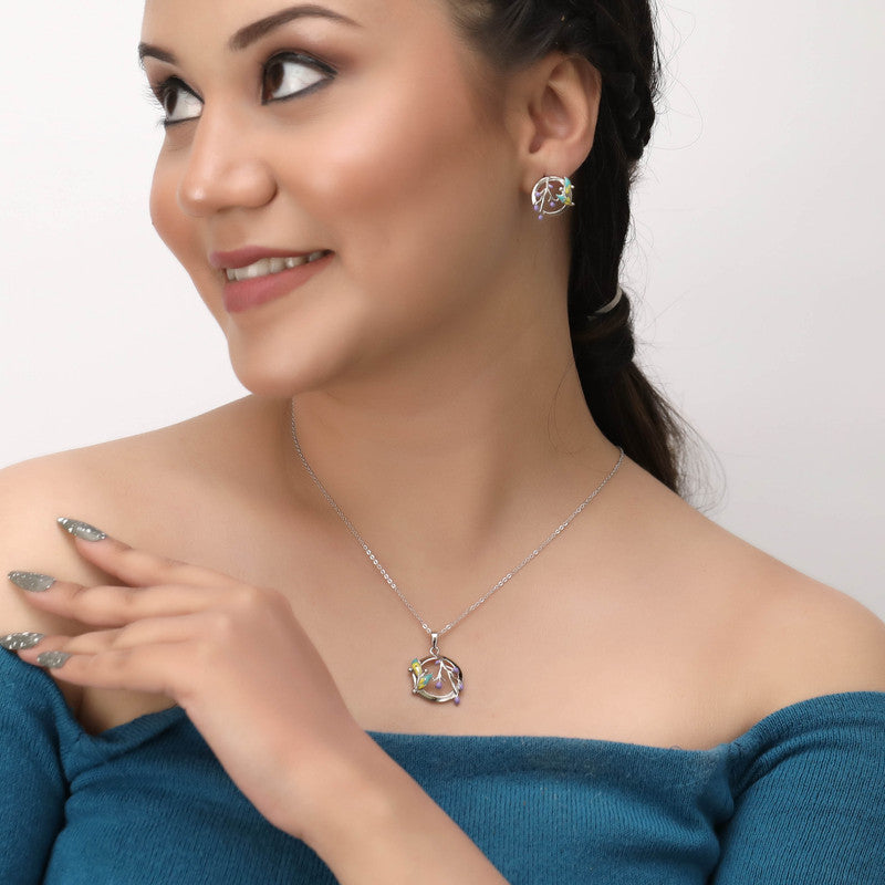 Woman wearing 925 silver cute flower pendant set – stylish ethnic jewelry
