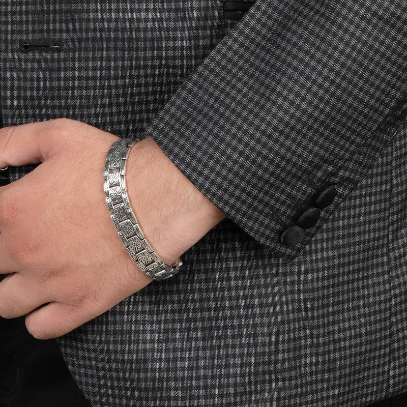 Man wearing 925 Silver Dennis Strip Bracelet in Sterling Silver with Stylish Design