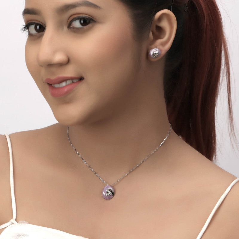 Woman wearing 925 silver fantasy pendant set – stylish ethnic jewelry