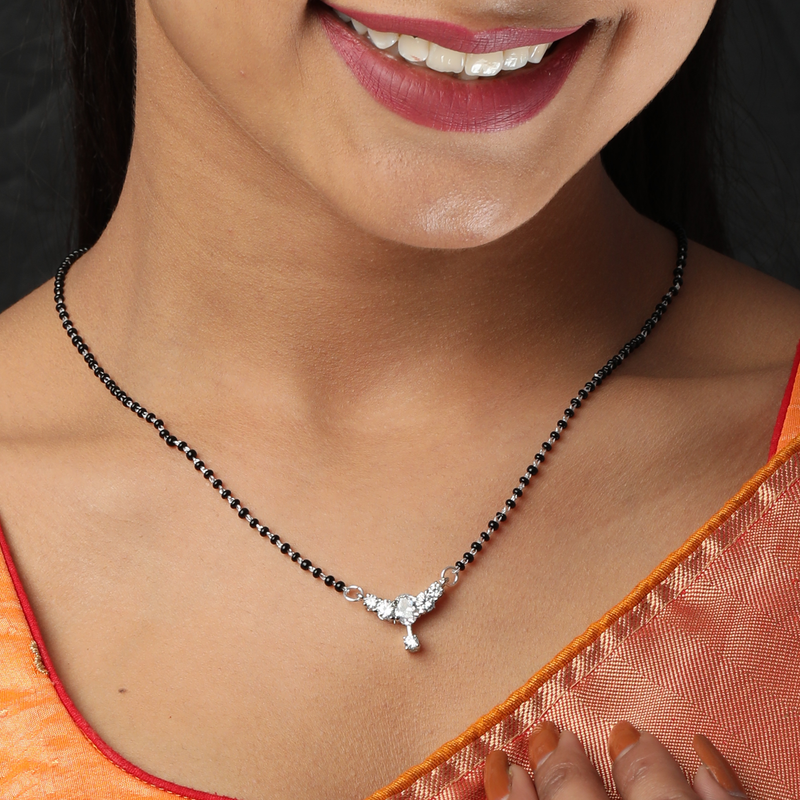 Woman wearing 925 Silver Fashionista Mangalsutra – trendy silver mangalsutra design for contemporary style