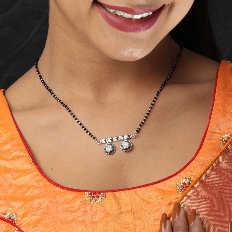 Woman wearing 925 Silver Flame of Destiny Mangalsutra – stylish silver mangalsutra design with a graceful look