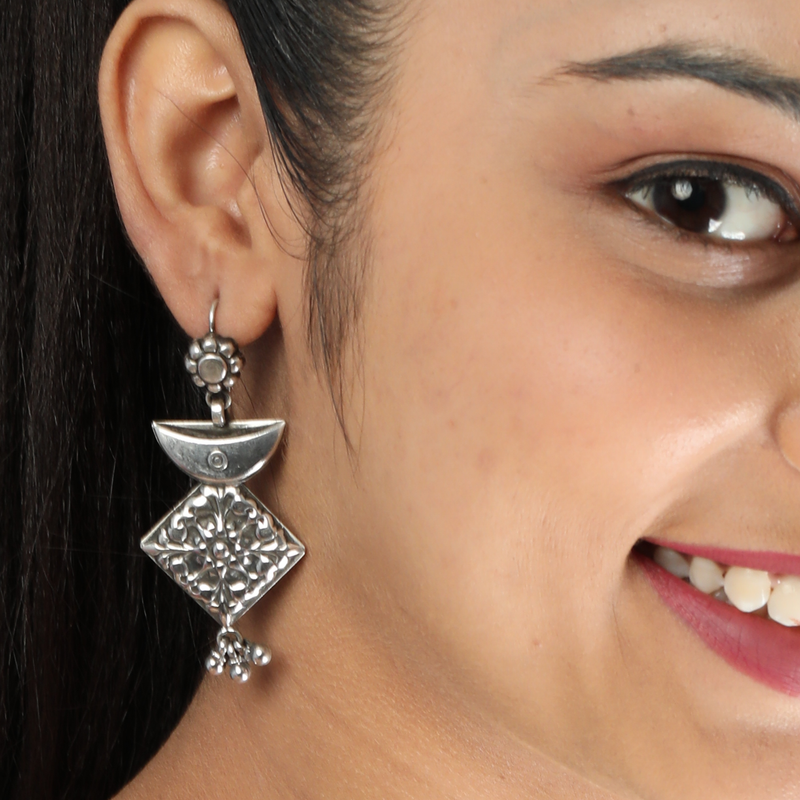 Model wearing 925 Silver Geometric Earrings – lightweight, stylish, and elegant sterling silver jewellery for women.