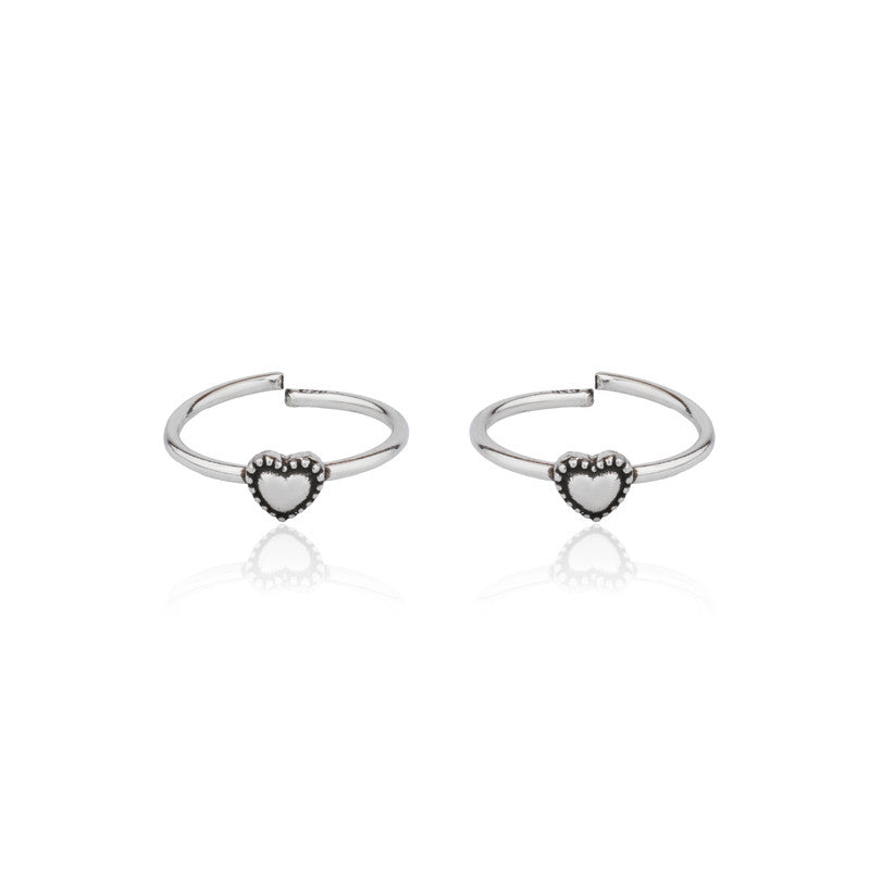 925 Silver Heart Toe Ring on white background – elegant silver jewelry