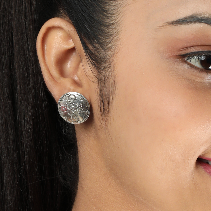 Woman wearing 925 Silver Leaf Stud Earrings – stylish and graceful everyday look