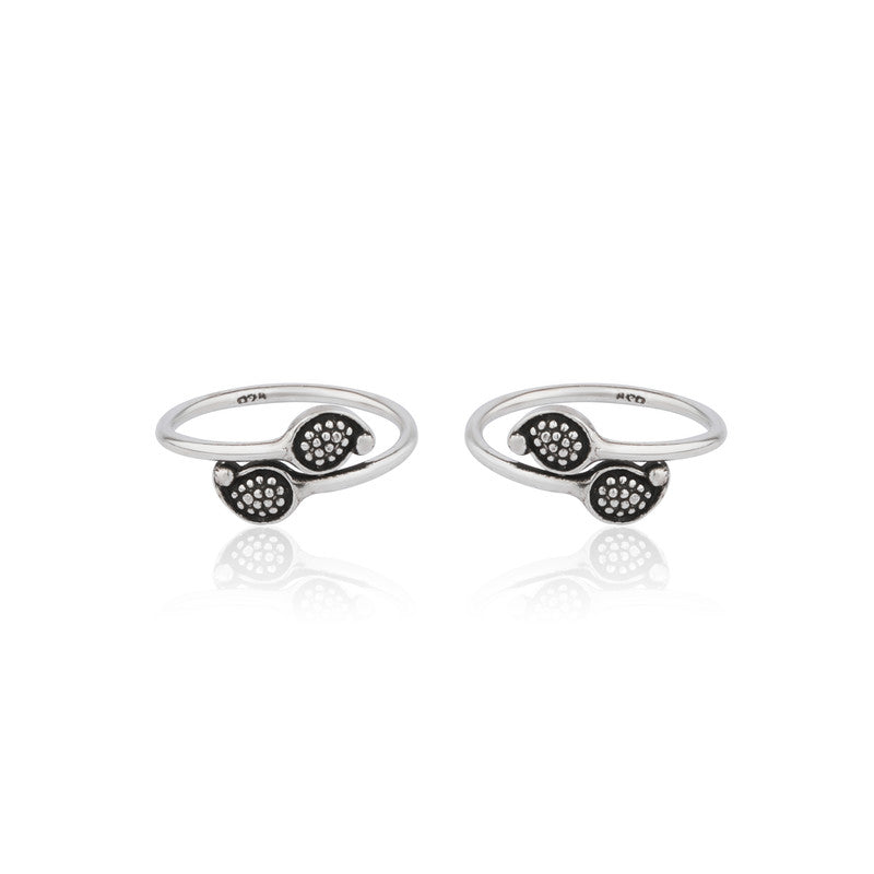 925 Silver Open Paisley Toe Ring on white background – elegant silver jewelry