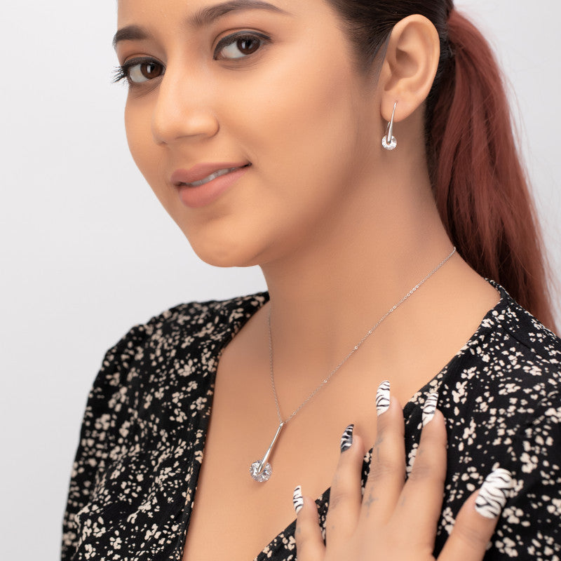 Woman wearing 925 silver quartz wand pendant set – stylish ethnic jewelry