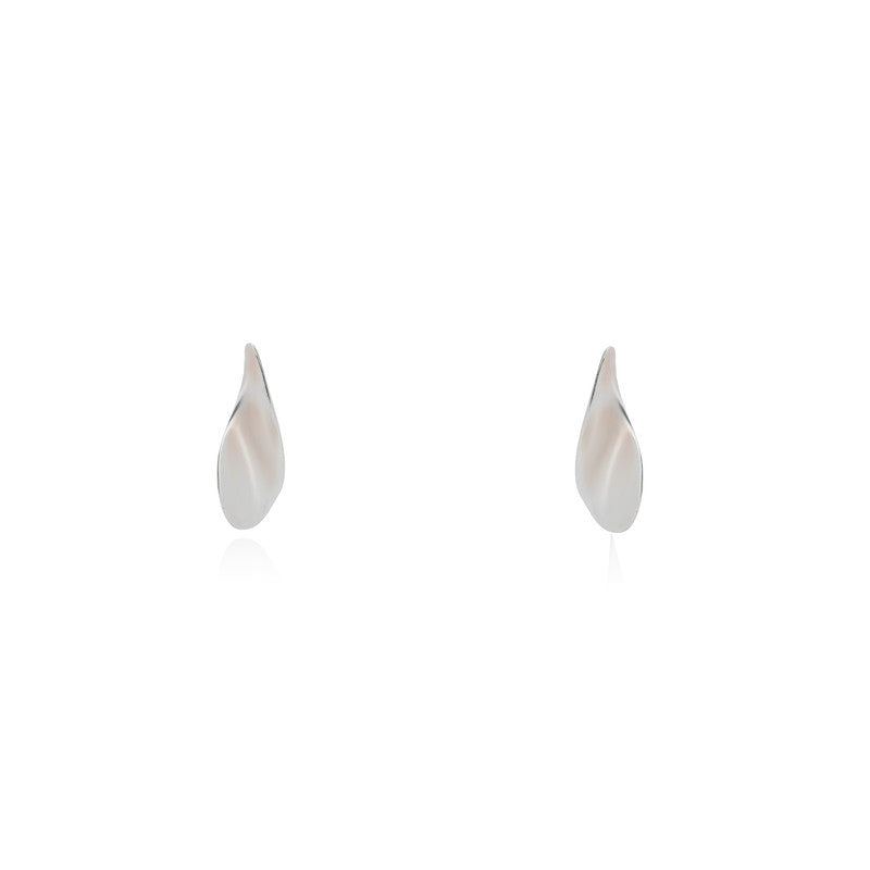925 Silver Seashell Stud Earrings for women – elegant festive jewelry gift for Diwali, Karwa Chauth, and weddings.