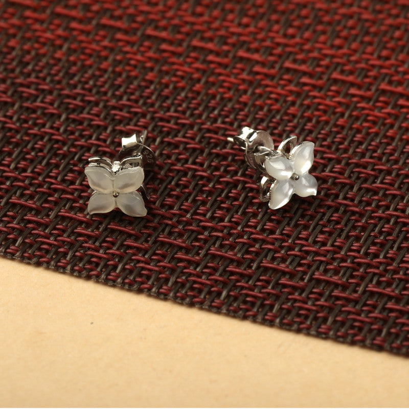 Sterling silver spinning leaf design earrings – trendy festive jewelry for Diwali, Bhai Dooj, and Karwa Chauth gifting.