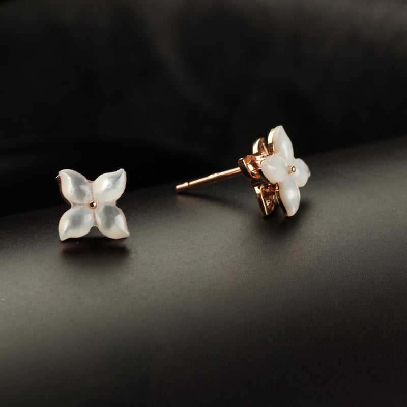 Close-up of Silver Spinning Leaf Earrings – Raksha Bandhan gift idea for sisters and loved ones