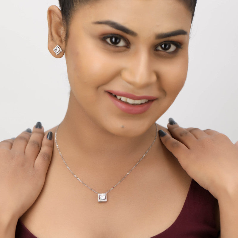 Woman wearing 925 silver square pendant set – stylish ethnic jewelry