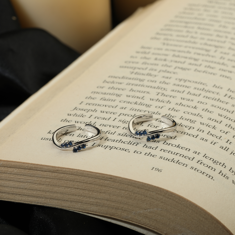 925 Silver Temptress Toe Ring displayed on festive background – stylish sterling silver toe ring with fine detailing.