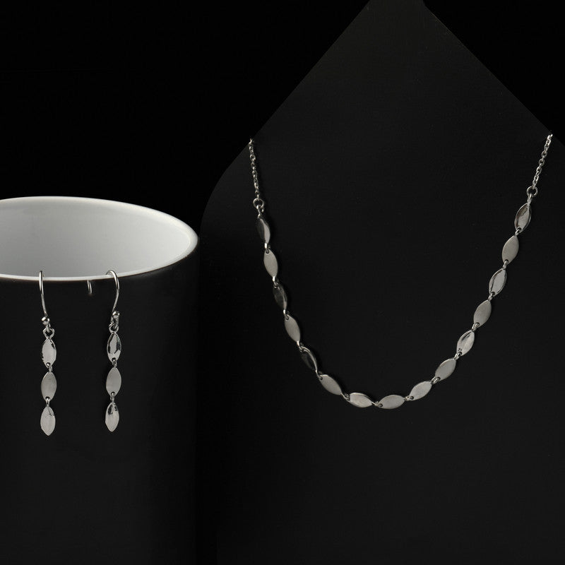 Close-up of 925 Silver Twisted Rope Chain Necklace placed on dark fabric surface