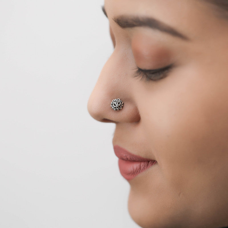 Woman wearing 925 sterling silver minimalist nose stud – simple ethnic nose jewelry