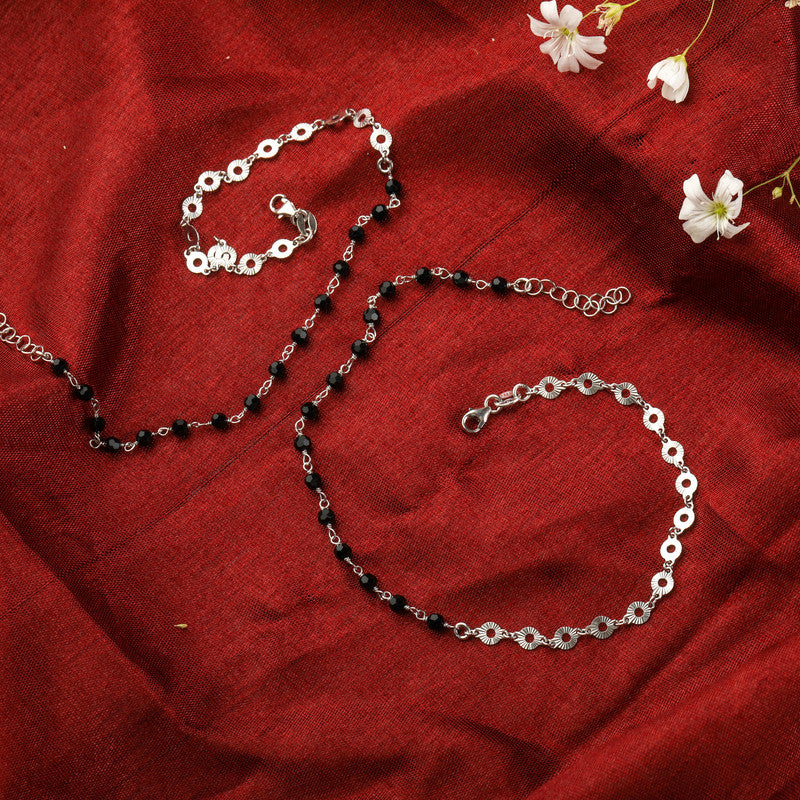 Elegant 925 silver anklet with fine charm, glowing accessory for Karwa Chauth and Diwali wear.