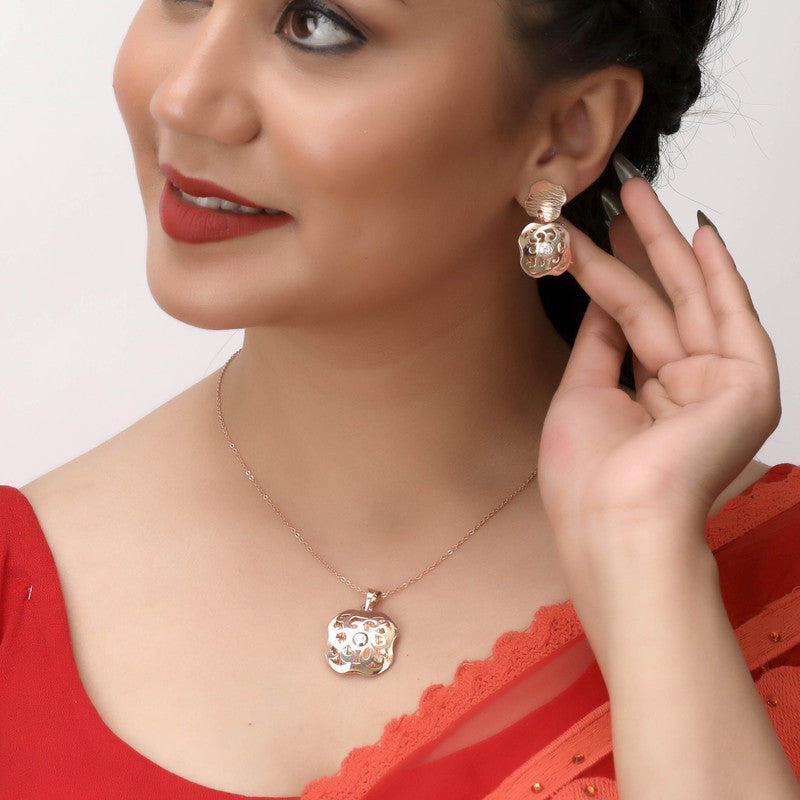 Woman styled in silver cave pendant, elegant jewellery for Navratri wear and festive looks.
