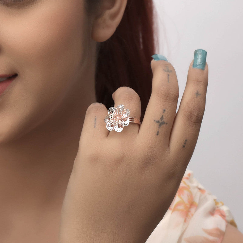 Woman wearing silver floral spinner ring in rose gold, stylish jewellery for Navratri wear and festive outfits.