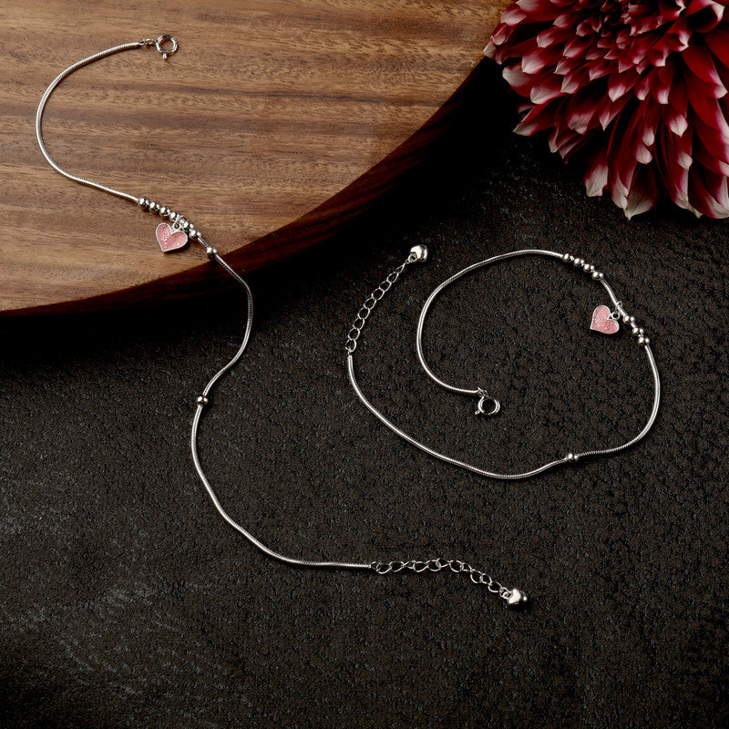 Shimmering 925 silver heart anklet, glowing accessory for Karwa Chauth and Diwali wear.