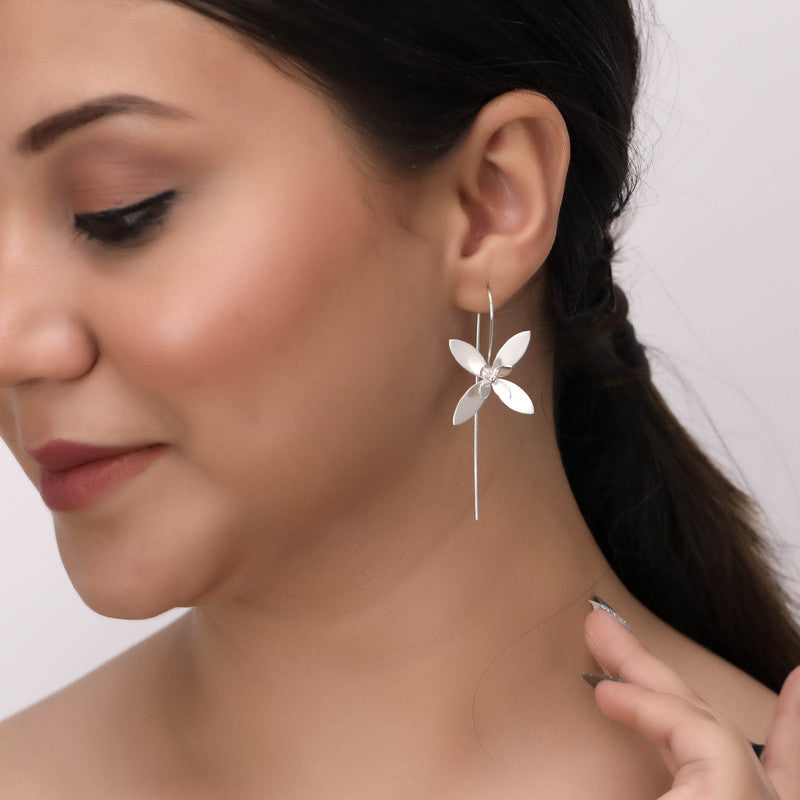 Trendy 925 silver leaf dangle earrings on model – perfect festive jewellery for Karva Chauth, Raksha Bandhan, and parties.
