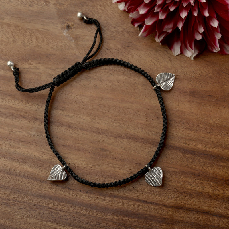 Gleaming 925 silver leaf anklet, charming jewellery for Karwa Chauth and Diwali wear.