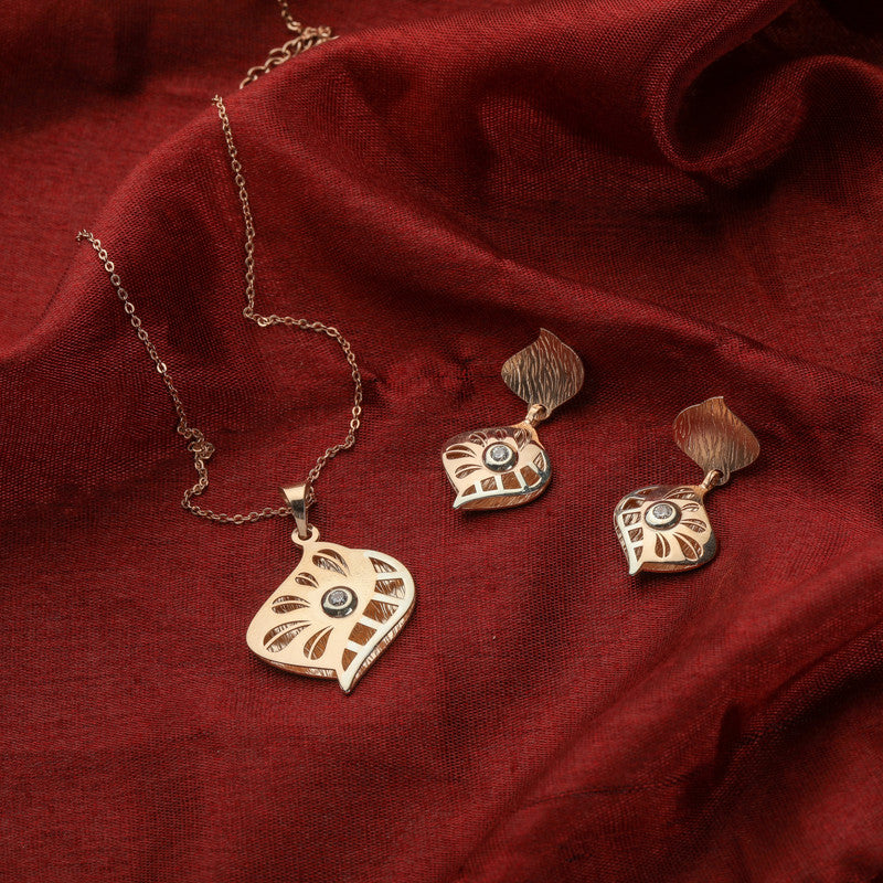 Shining 925 silver pan leaf pendant, glowing accessory for Diwali wear and evening functions.