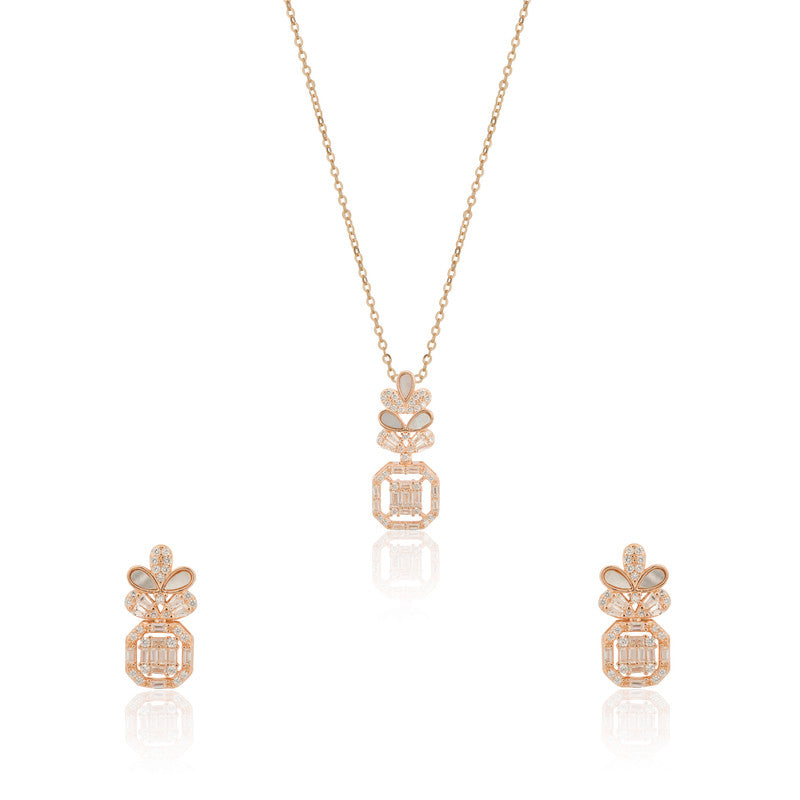 925 silver sparkling oval queen pendant with elegant design, festive jewellery gift for women.