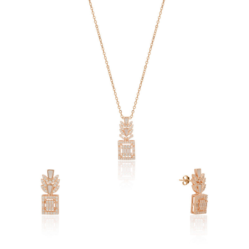 Delicate square pendant set in 925 silver, timeless jewellery for festive gifting.