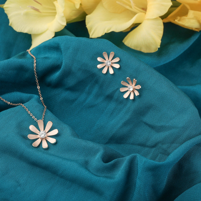 Shining 925 silver tiny daisy pendant set, perfect for Diwali nights and wedding looks.