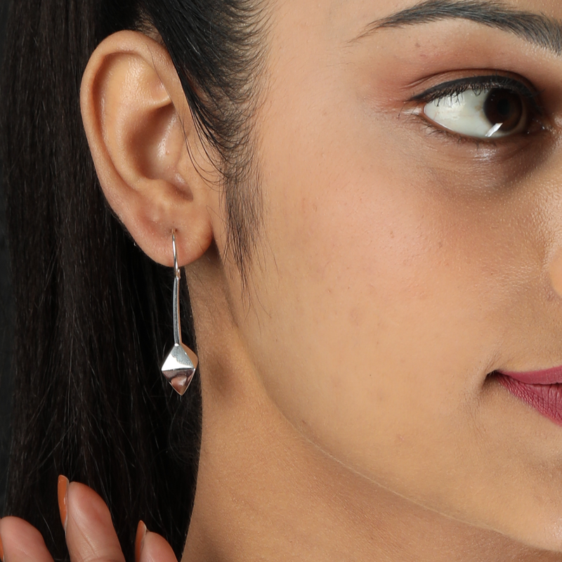 Model wearing 925 Silver Angular Teardrop Earrings – graceful and lightweight sterling silver jewellery for women.