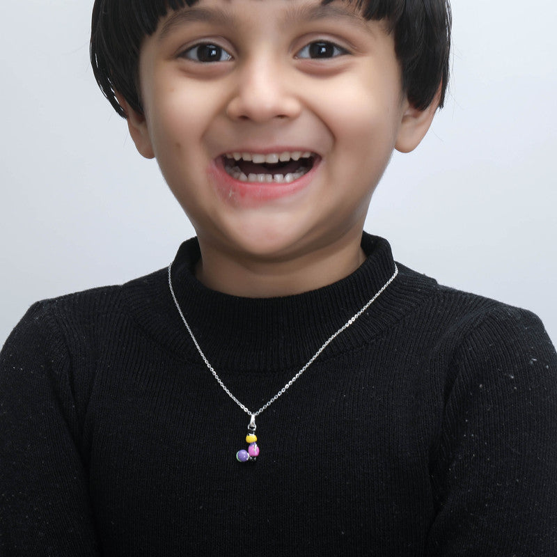 Child wearing Queen Pendant Necklace in 925 Silver with Cute Crown Style