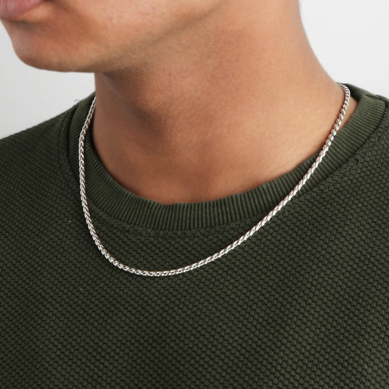 Men wearing Silver Tiger Rope Chain – fashionable silver necklace for men’s style
