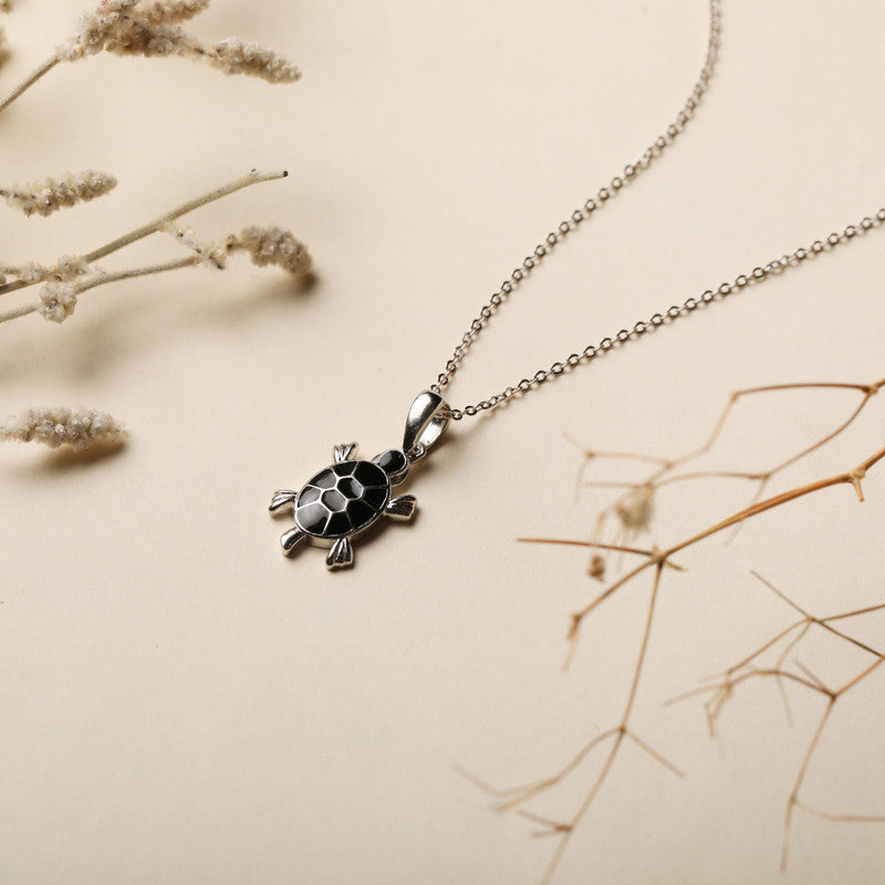 925 Silver Tortoise Chain Pendant with fine details – stylish silver jewelry