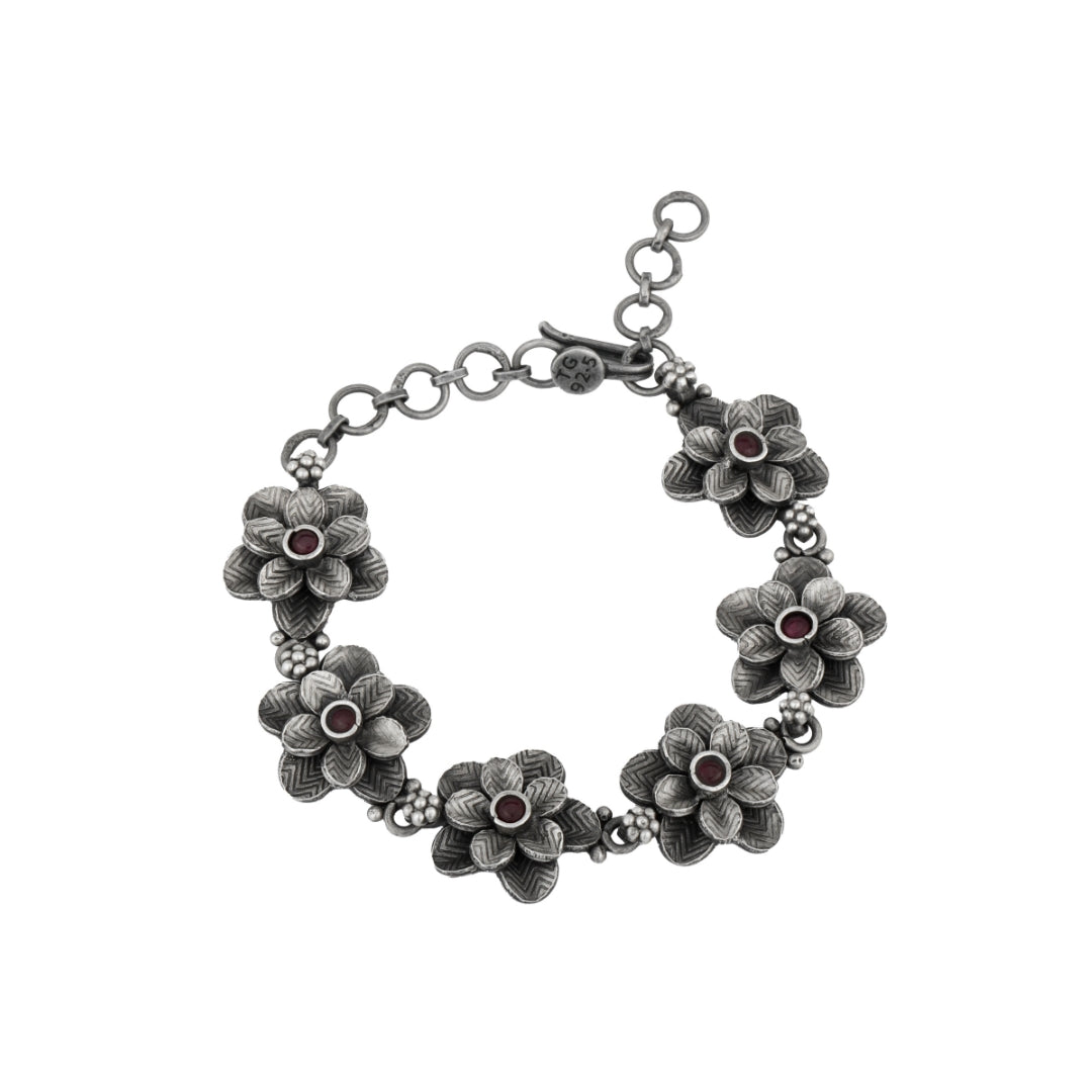 Vintage silver flower chain bracelet with delicate floral charm.