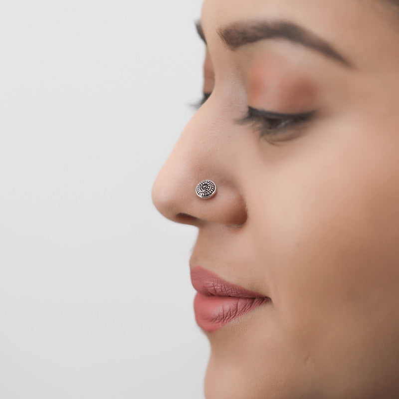 Model wearing 925 Antique Nose Pin – elegant Navratri and wedding silver jewellery