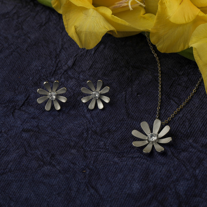 925 silver daisy pendant and earrings displayed with props – floral silver accessory set