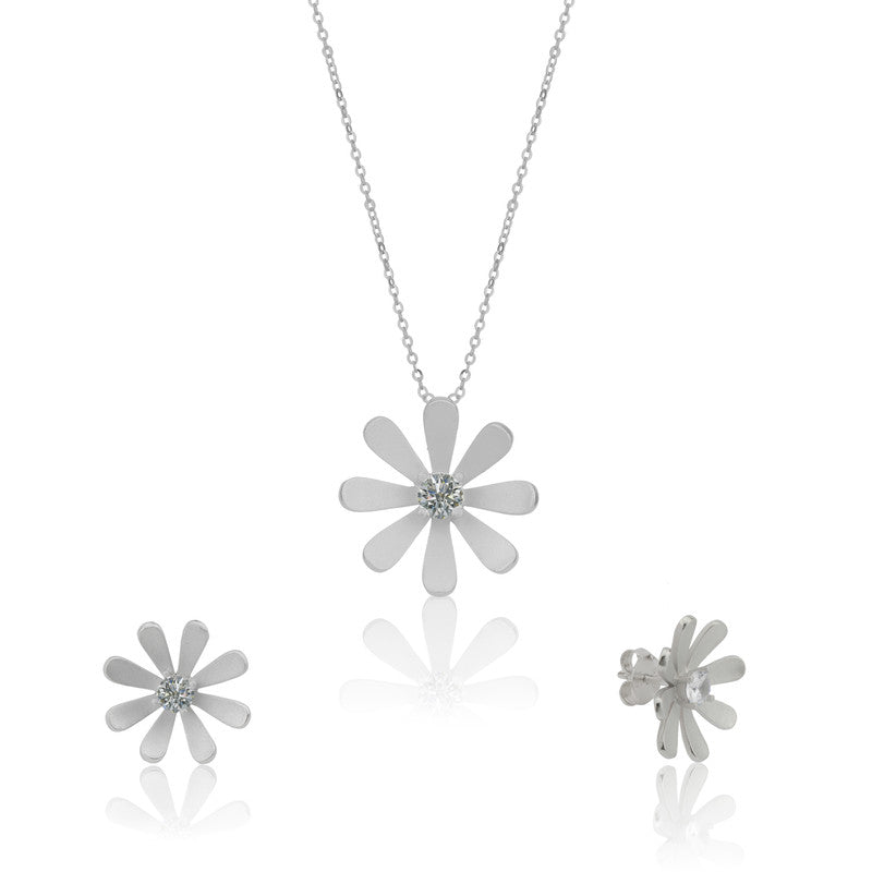 925 silver daisy pendant and earrings photographed on plain white background