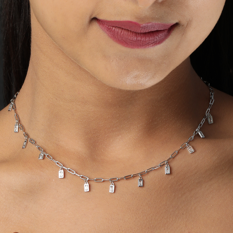 Model wearing 925 Silver Delicate Dream Necklace – graceful and lightweight sterling silver jewellery for women.