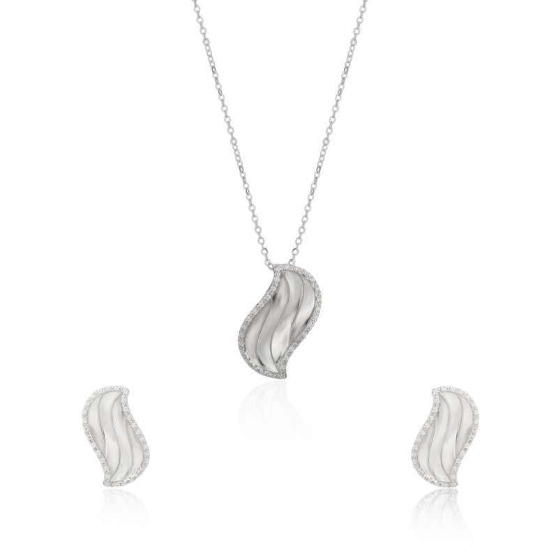 925 Silver Designer Pendant Set on white background – elegant silver jewelry