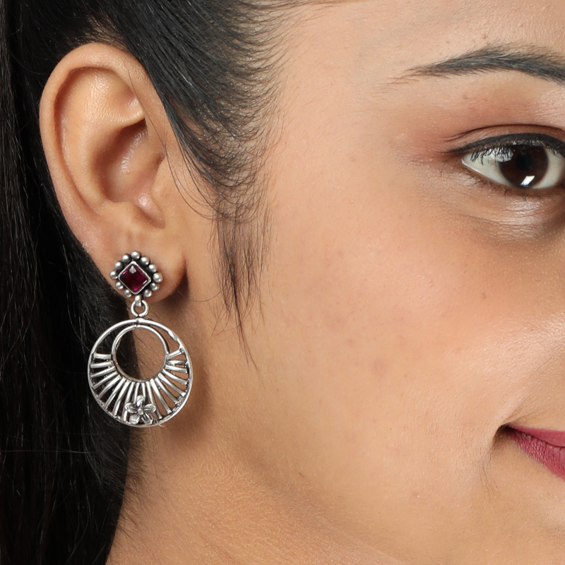 Model wearing 925 Silver Filigree Earrings – Bella Donna edition – lightweight, stylish, and elegant sterling silver jewellery for women.