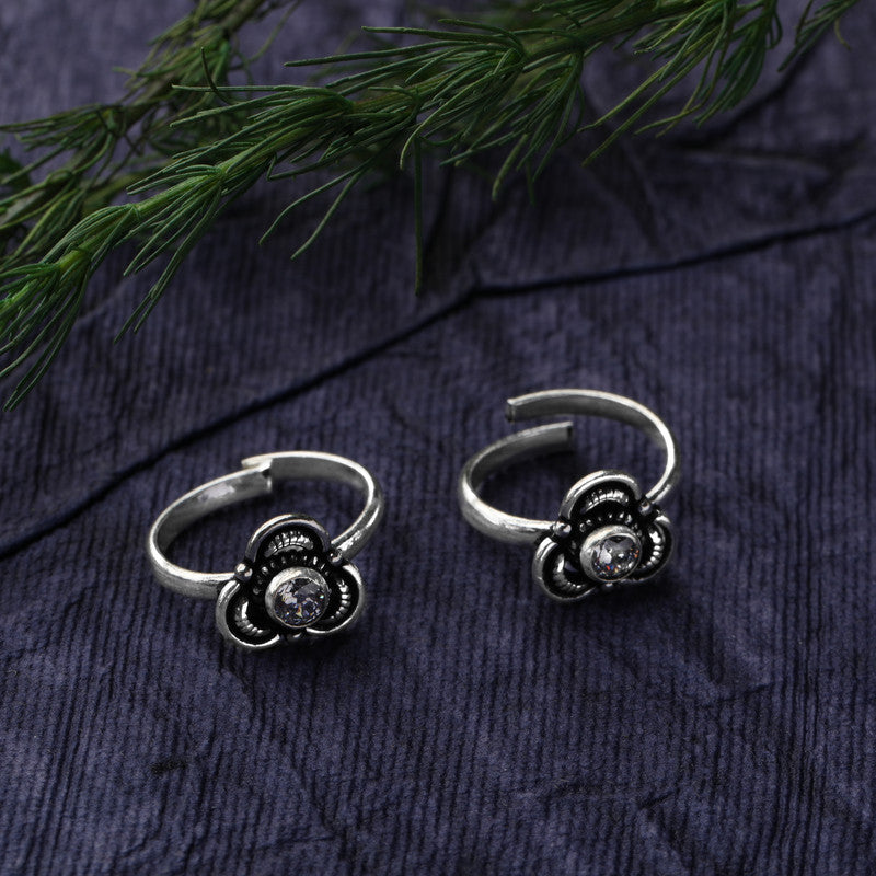 925 silver floral toe ring displayed with props – floral silver accessory