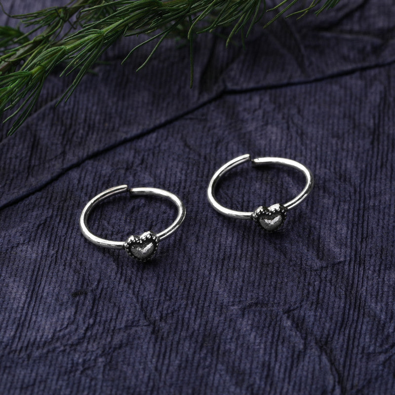 925 silver heart toe ring displayed with props – romantic silver accessory