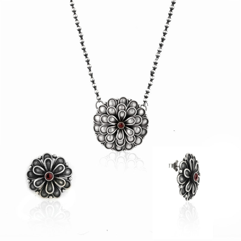 Close-up of 925 Silver Layered Flower Pendant Necklace pendant – traditional silver festive jewellery design