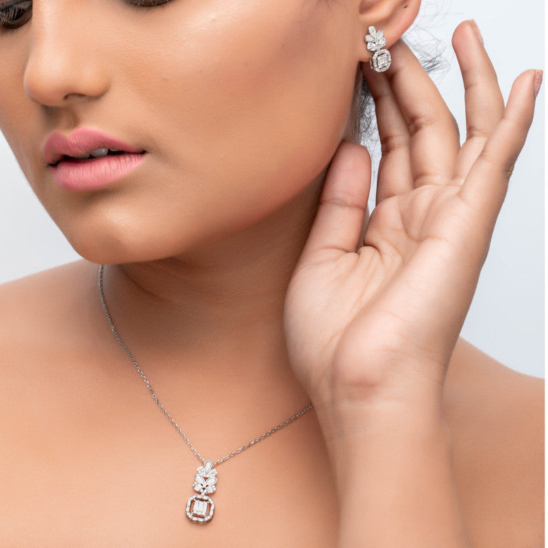Woman wearing 925 silver octagon leaf pendant set – stylish ethnic jewelry